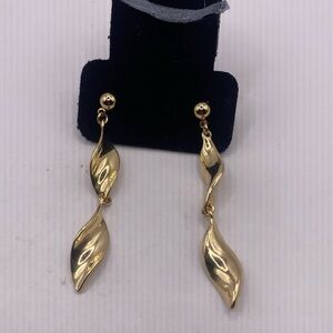 Gold tone twist drop dangle earrings pierced